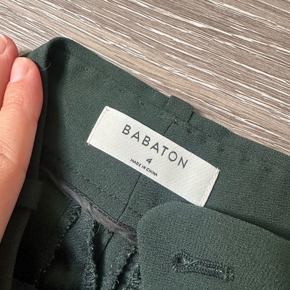 Size 4 Forest Green Babaton Effortless Short Curve-Fit Mid-Thigh - Picture 2 of 2